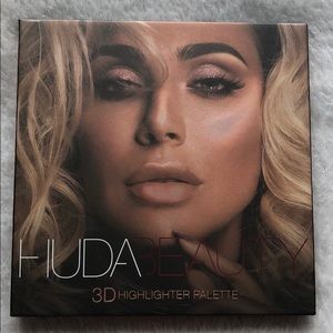3/$22 Huda 3D Highlighter Palette Pink Sands